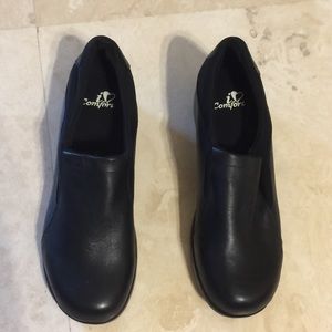 Beautiful I Comfort Closed Clogs